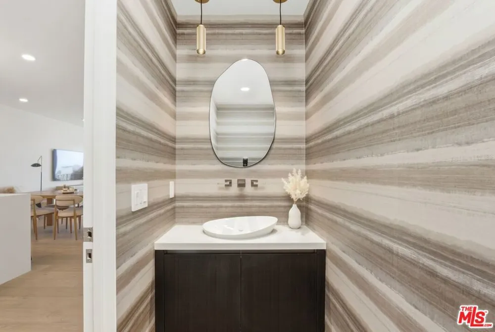 505 S Barrington Avenue #406 Los Angeles, CA 90049