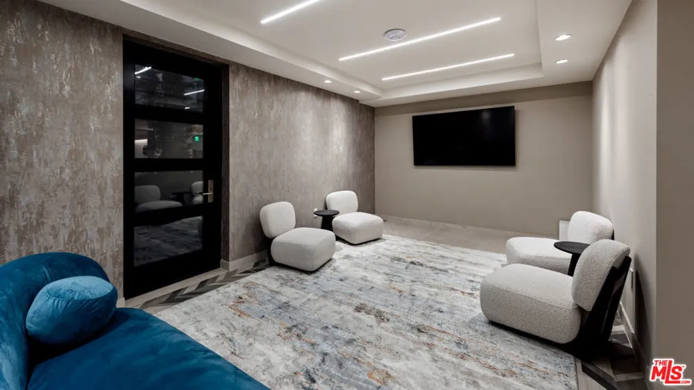 505 S Barrington Avenue #406 Los Angeles, CA 90049