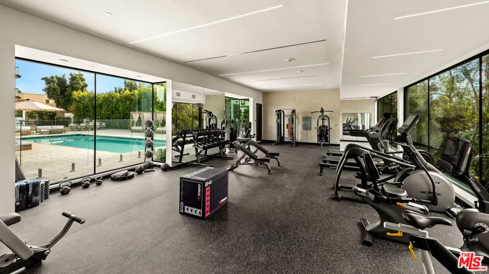 505 S Barrington Avenue #406 Los Angeles, CA 90049