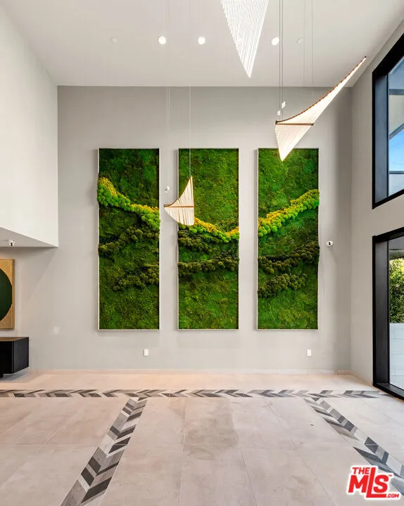 505 S Barrington Avenue #406 Los Angeles, CA 90049