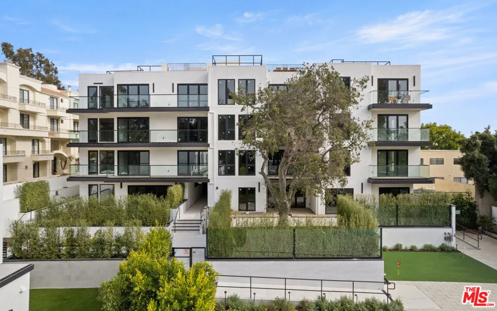 505 S Barrington Avenue #406 Los Angeles, CA 90049
