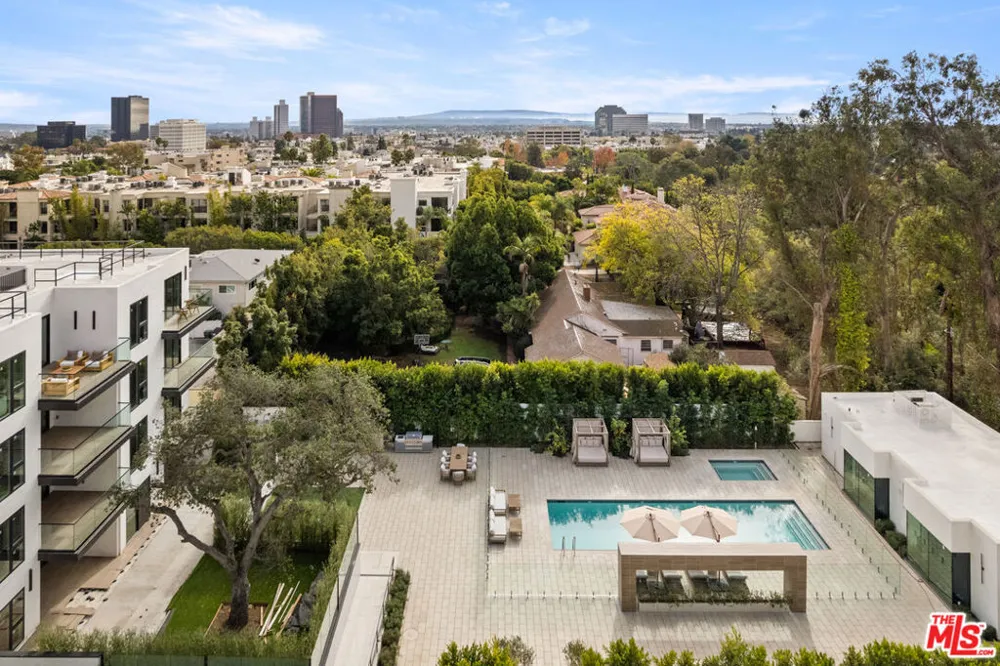 505 S Barrington Avenue #406 Los Angeles, CA 90049