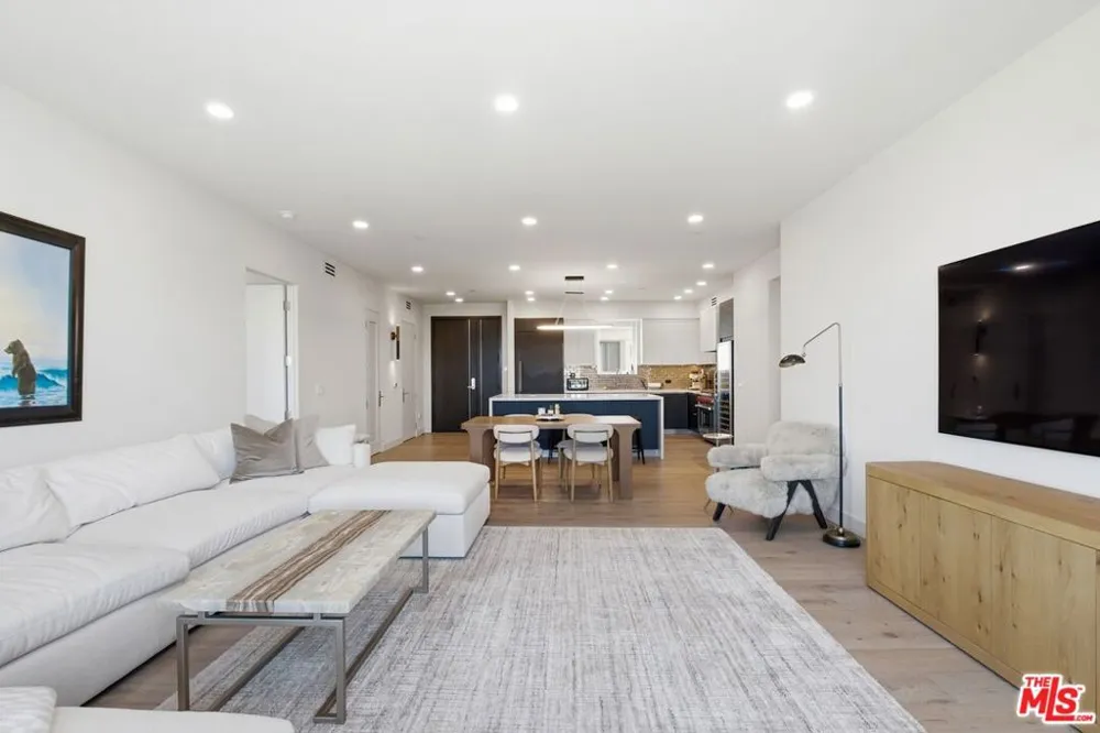 505 S Barrington Avenue #406 Los Angeles, CA 90049