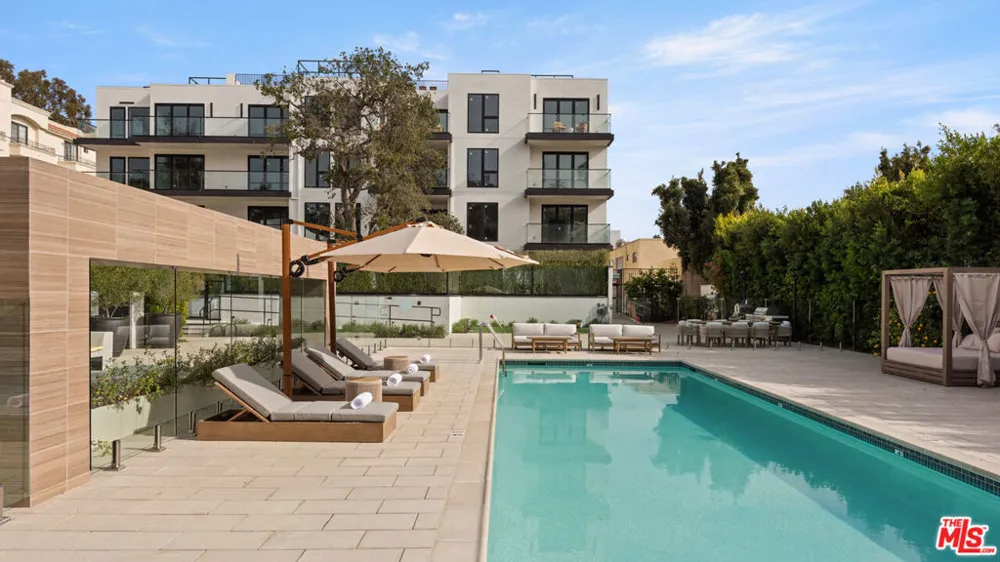505 S Barrington Avenue #406 Los Angeles, CA 90049