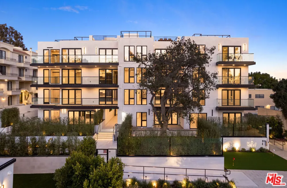 505 S Barrington Avenue #406 Los Angeles, CA 90049