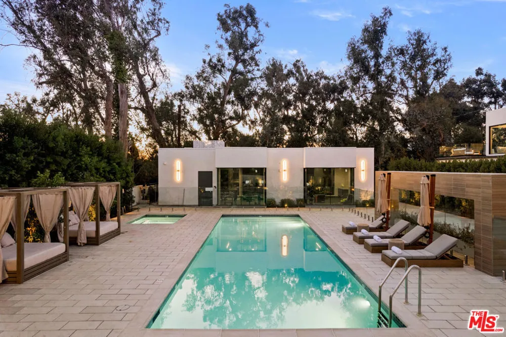 505 S Barrington Avenue #406 Los Angeles, CA 90049