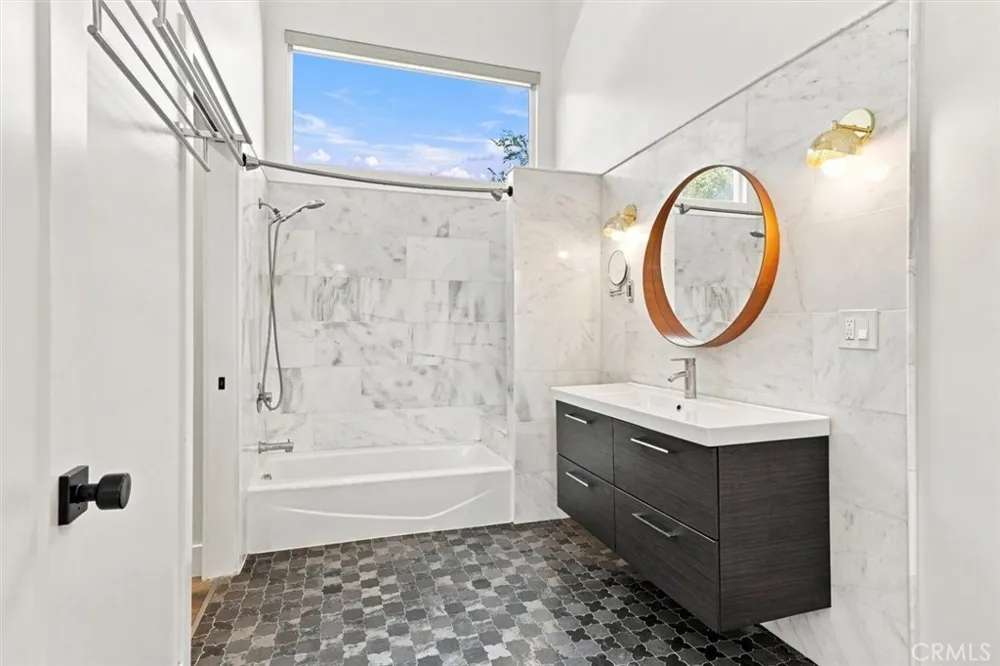 22209 Denker Los Angeles, CA 90501