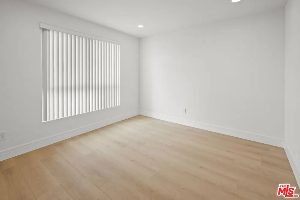 2700 Larga Drive #3055 1/2 Los Angeles, CA 90039