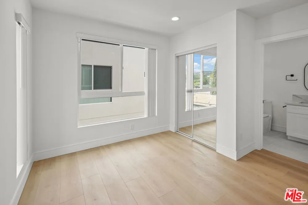 2700 Larga Drive #3055 1/2 Los Angeles, CA 90039