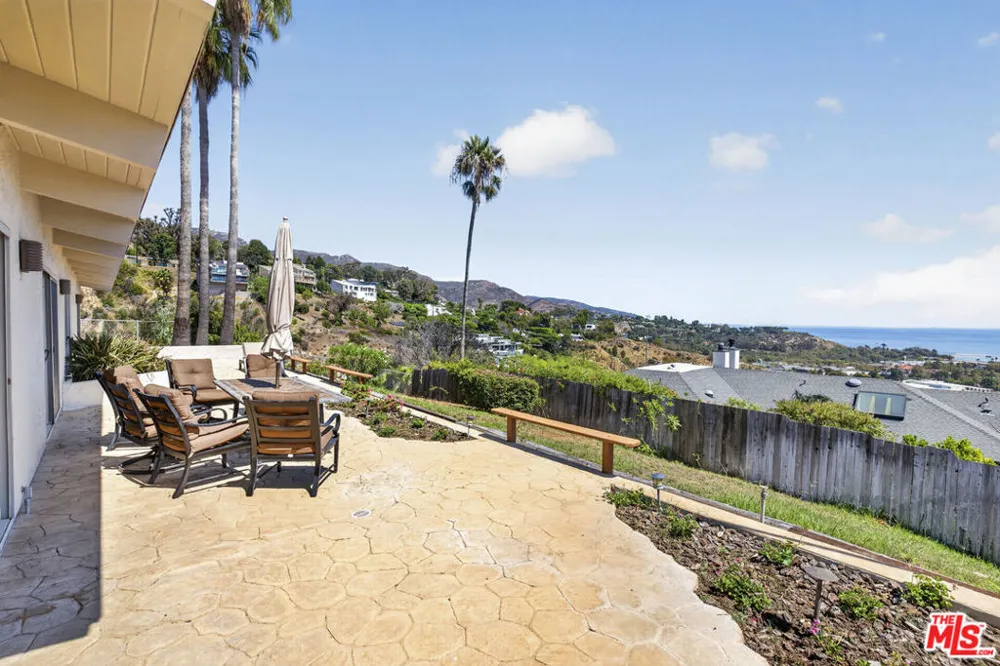 23907 Malibu Knolls Road Malibu, CA 90265
