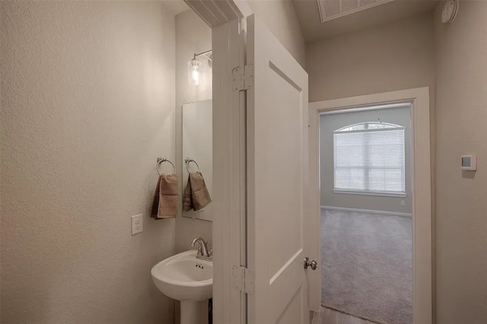 115 Handley Drive Montgomery, TX 77316