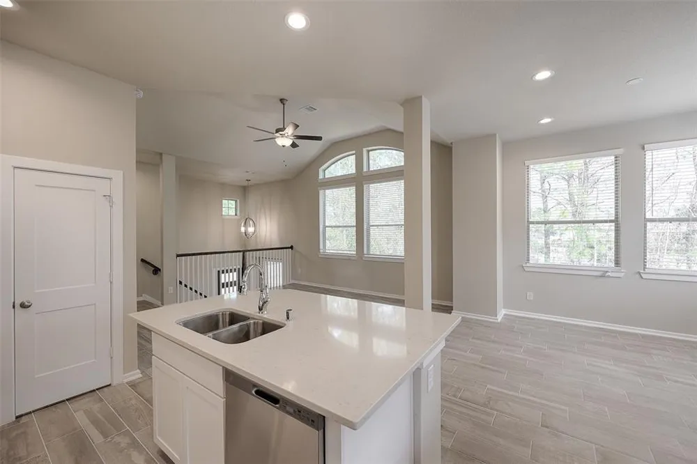 115 Handley Drive Montgomery, TX 77316
