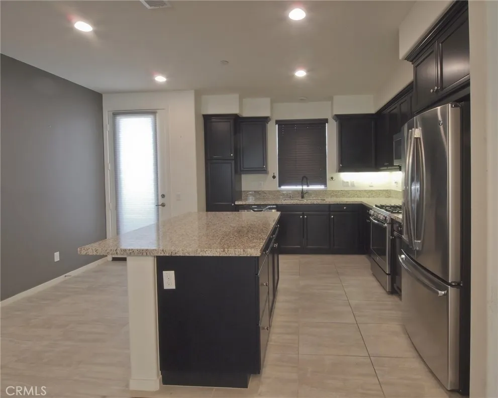 1581 E Lincoln Anaheim, CA 92805