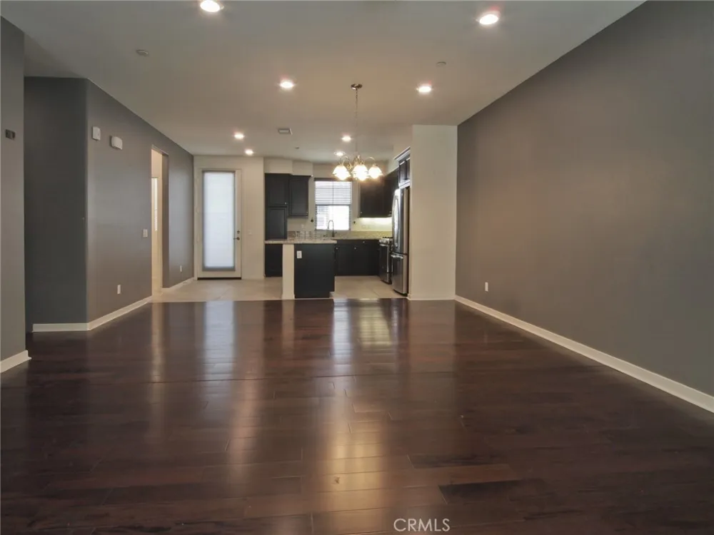 1581 E Lincoln Anaheim, CA 92805