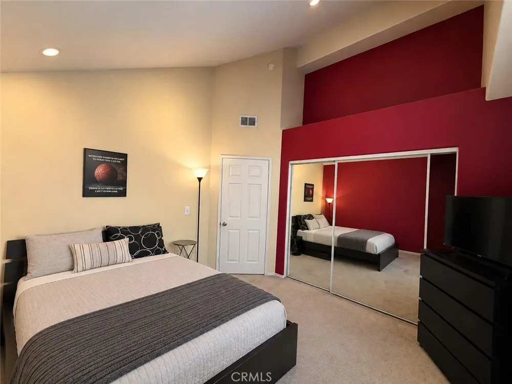 9141 Vincente Way Los Angeles, CA 91343