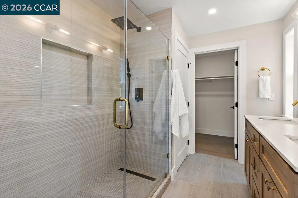 16 Sunnyside Ct Orinda, CA 94563