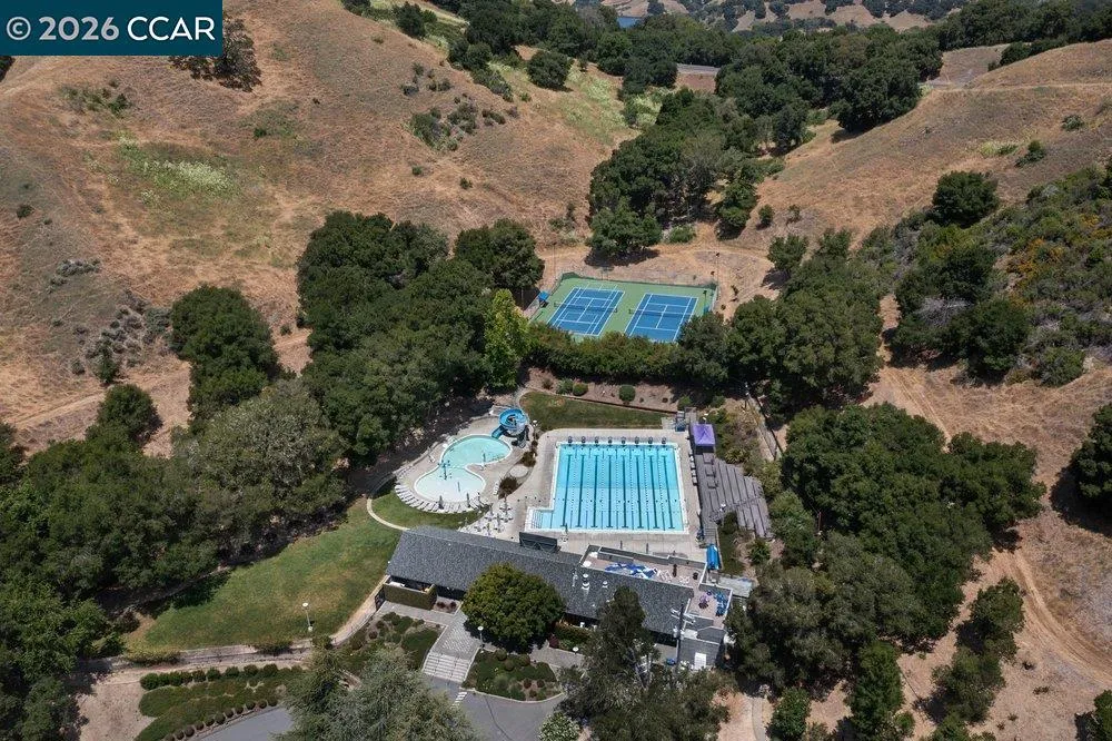 16 Sunnyside Ct Orinda, CA 94563