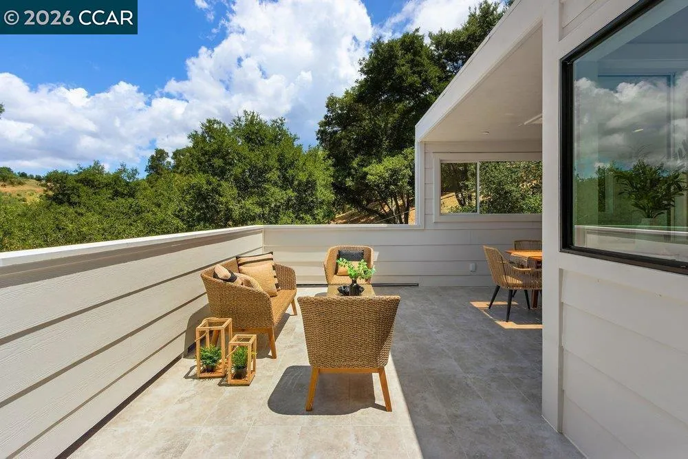 16 Sunnyside Ct Orinda, CA 94563