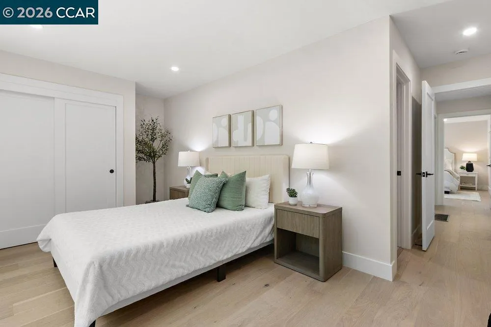 16 Sunnyside Ct Orinda, CA 94563