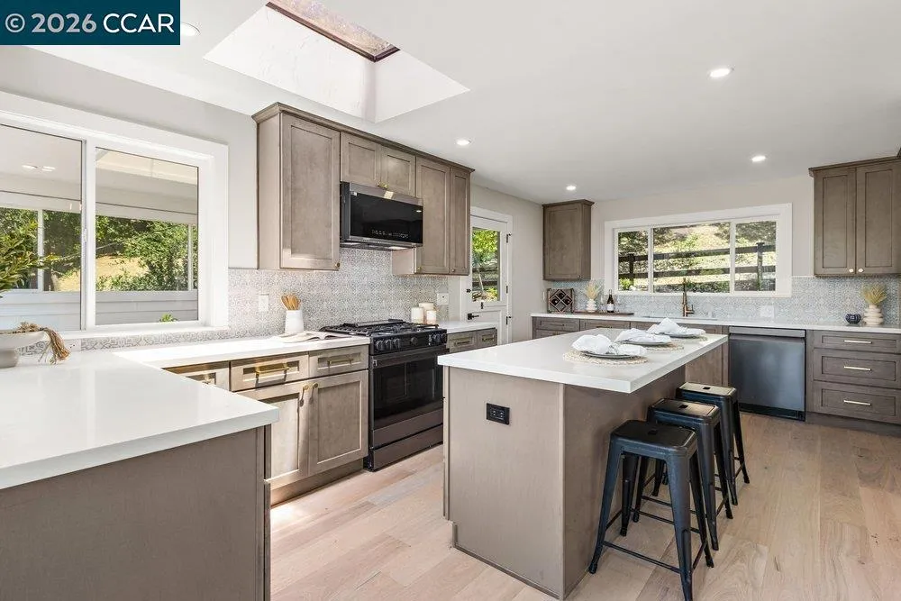 16 Sunnyside Ct Orinda, CA 94563