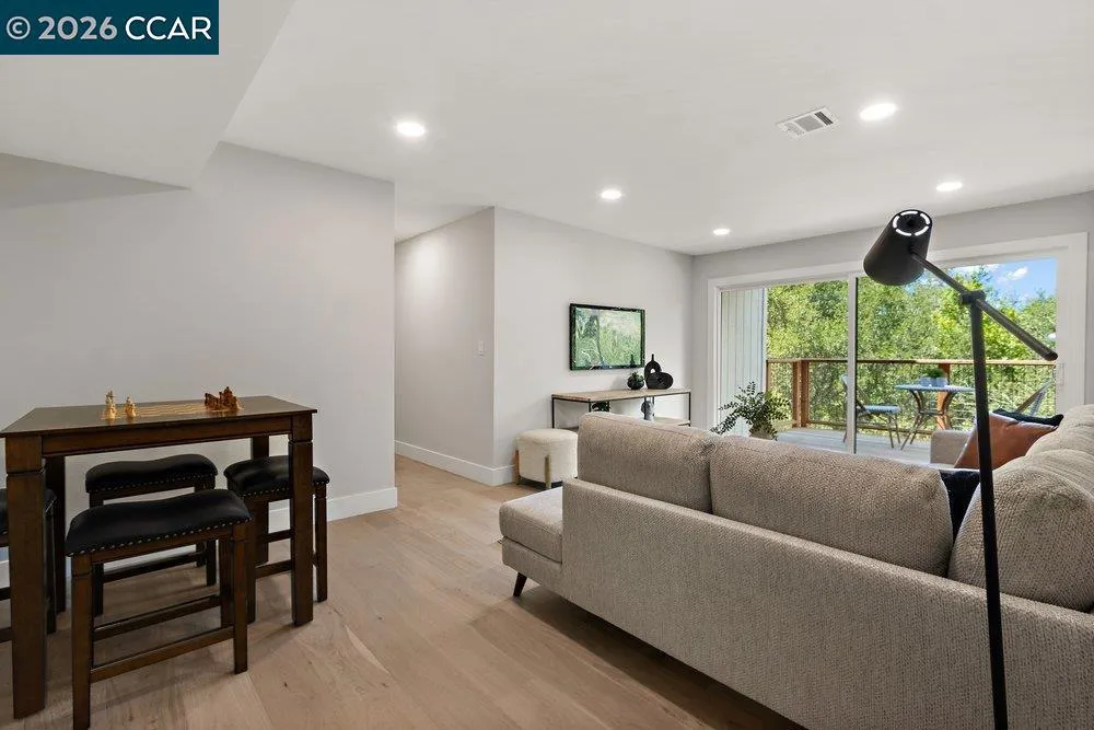16 Sunnyside Ct Orinda, CA 94563