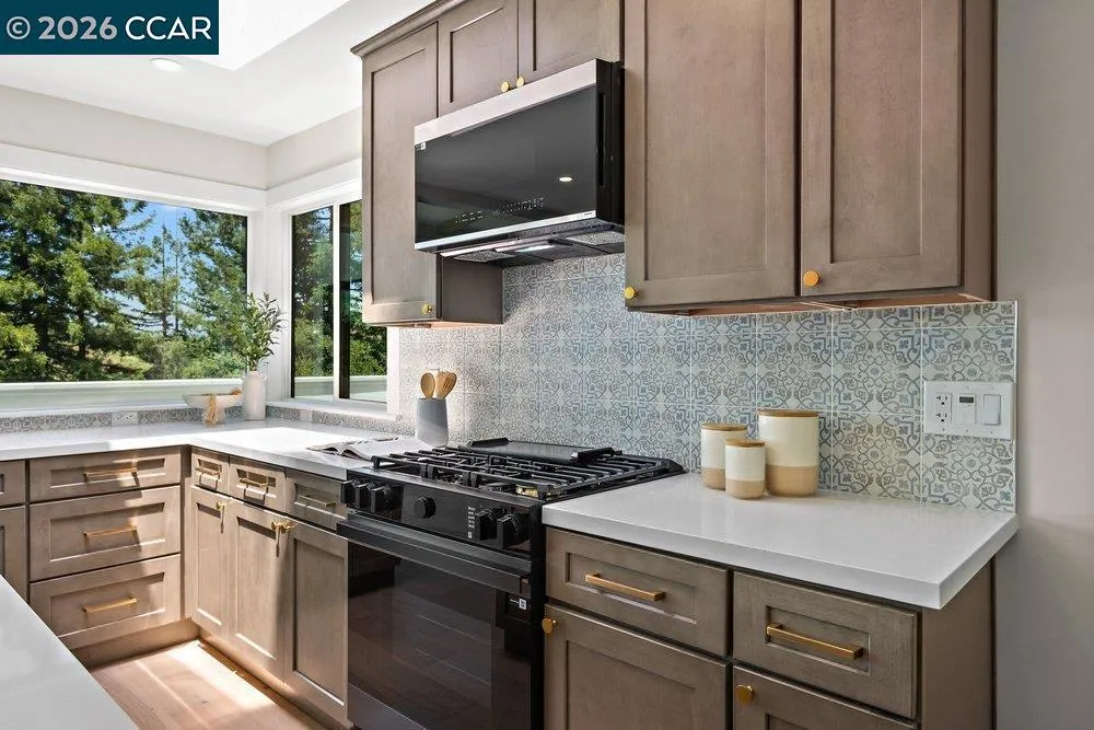 16 Sunnyside Ct Orinda, CA 94563