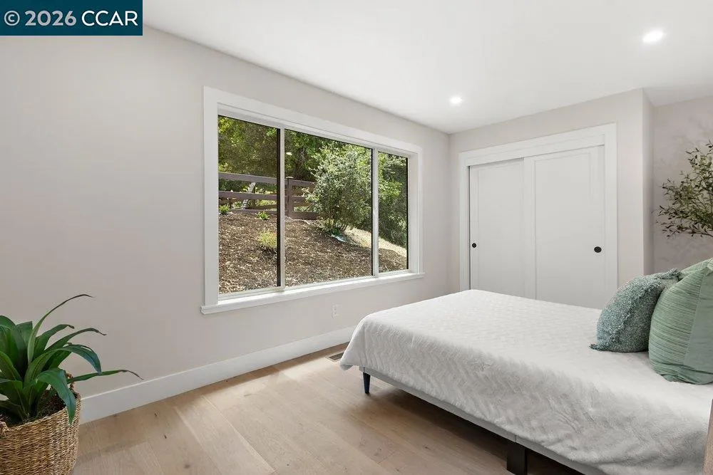 16 Sunnyside Ct Orinda, CA 94563