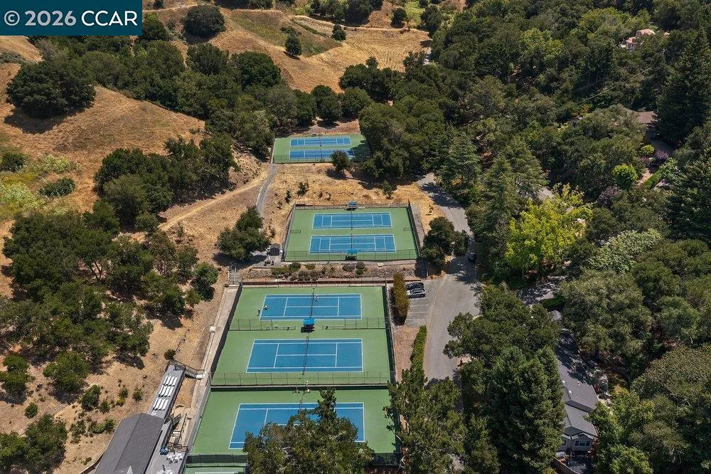 16 Sunnyside Ct Orinda, CA 94563