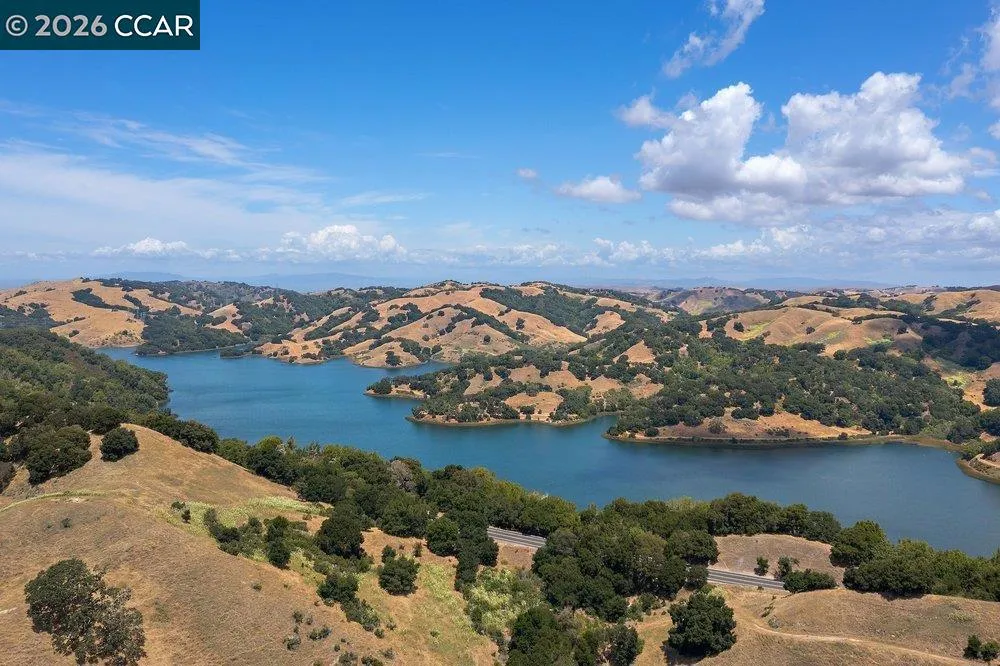 16 Sunnyside Ct Orinda, CA 94563