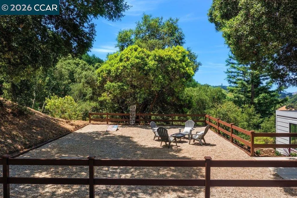 16 Sunnyside Ct Orinda, CA 94563