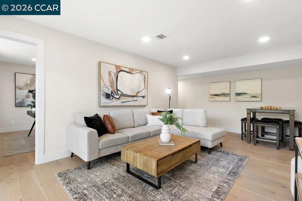 16 Sunnyside Ct Orinda, CA 94563