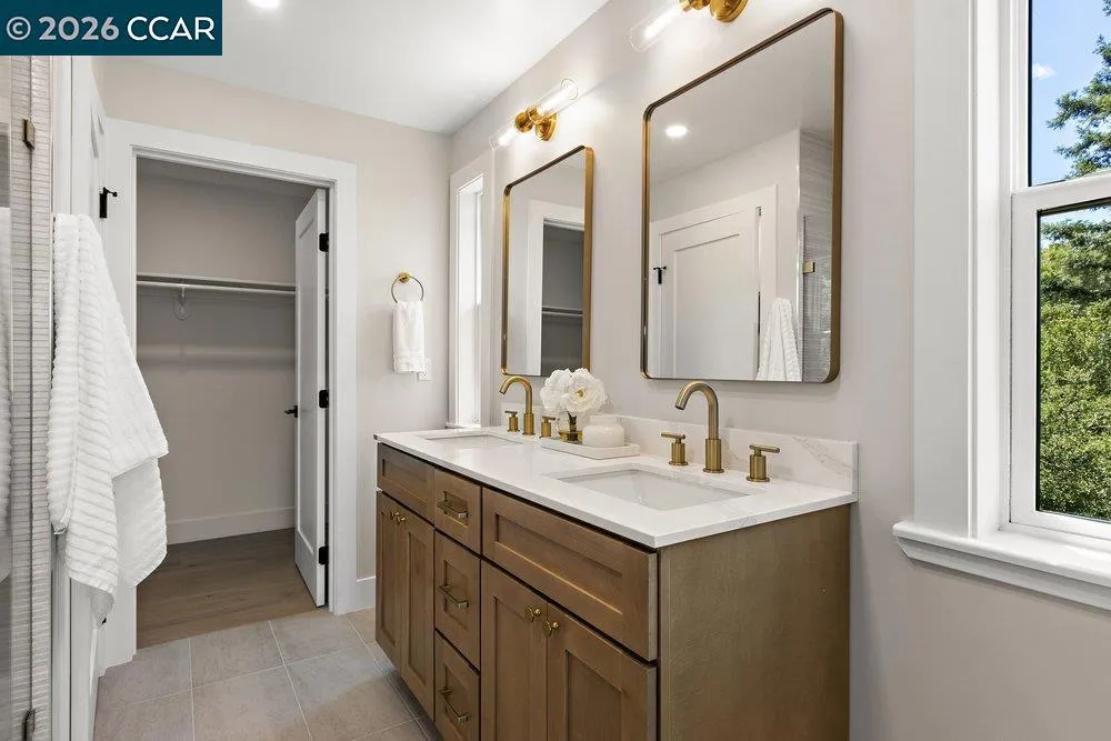 16 Sunnyside Ct Orinda, CA 94563