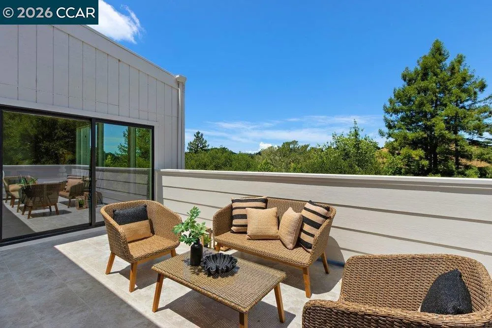 16 Sunnyside Ct Orinda, CA 94563