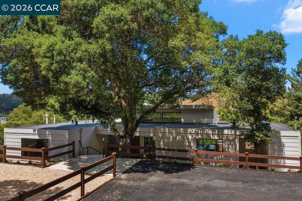 16 Sunnyside Ct Orinda, CA 94563