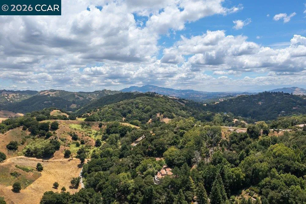 16 Sunnyside Ct Orinda, CA 94563