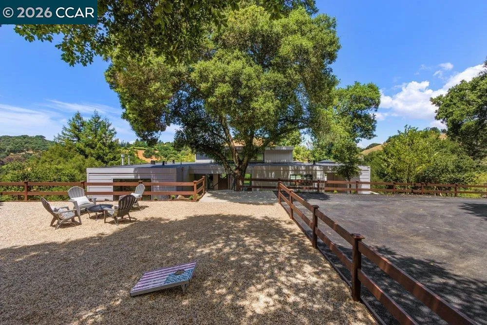 16 Sunnyside Ct Orinda, CA 94563