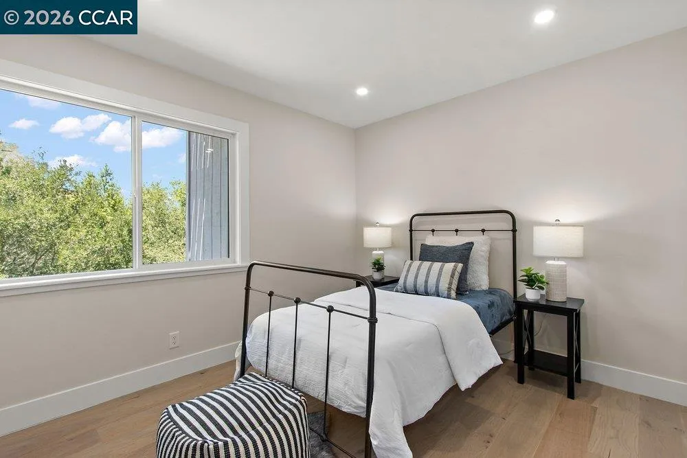 16 Sunnyside Ct Orinda, CA 94563