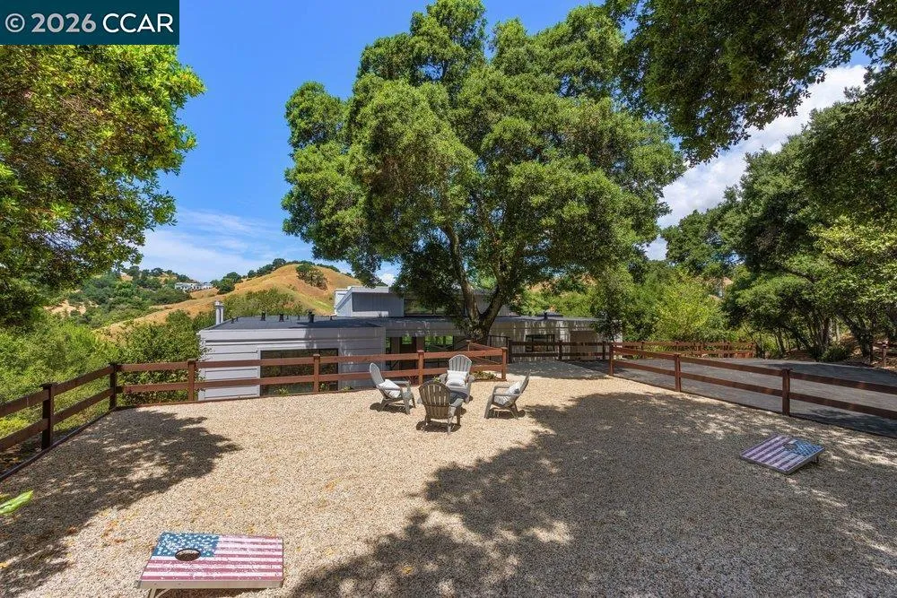 16 Sunnyside Ct Orinda, CA 94563