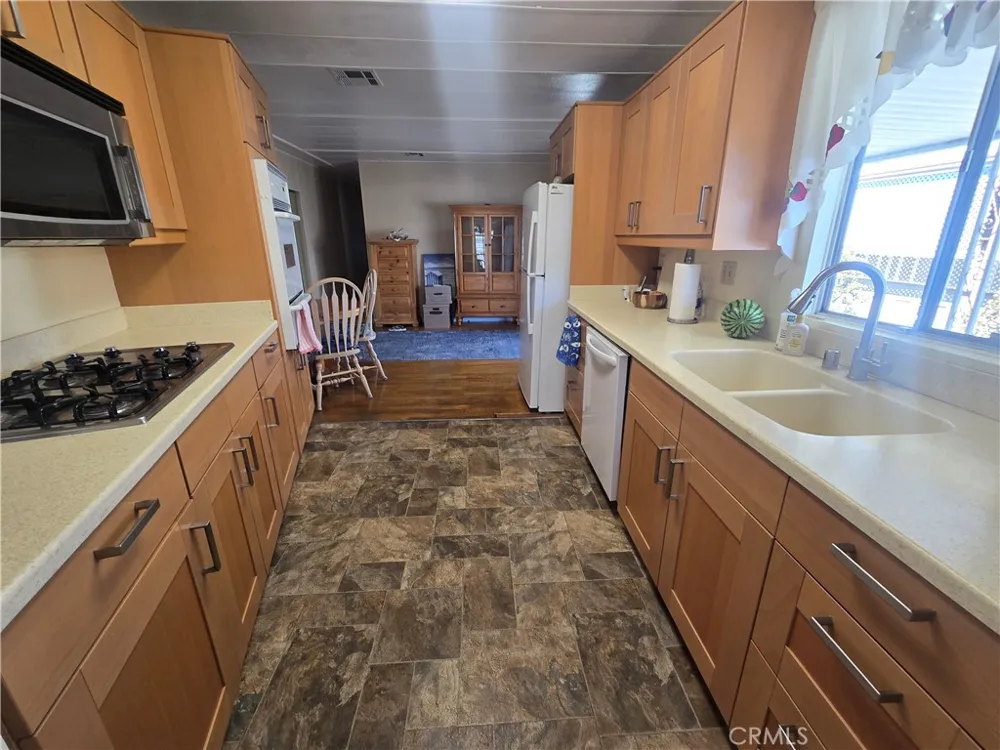 3945 Bradford #122 La Verne, CA 91750