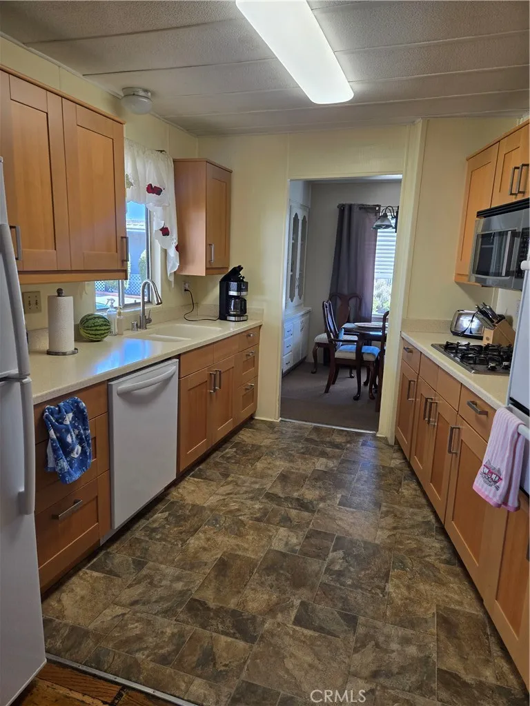 3945 Bradford #122 La Verne, CA 91750