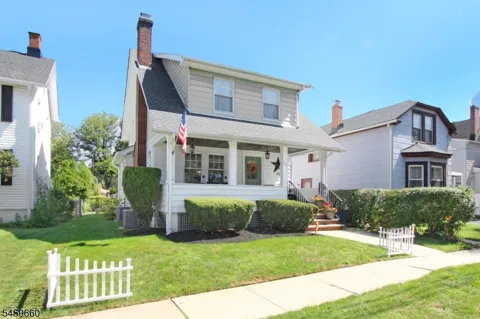 35 Essex Ave