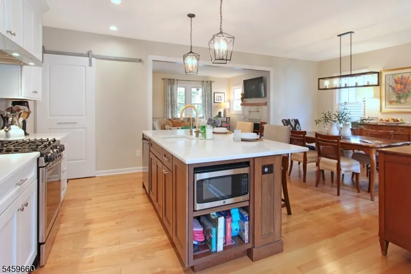 35 Essex Ave Bloomfield, NJ 07003