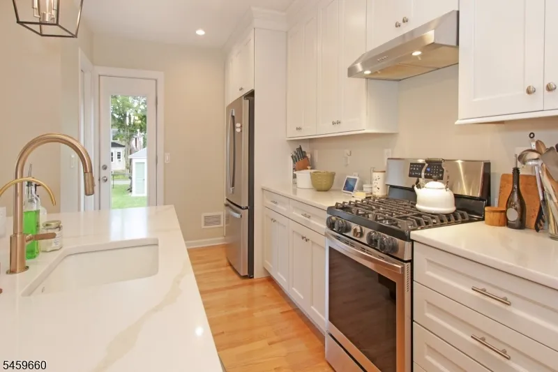 35 Essex Ave Bloomfield, NJ 07003
