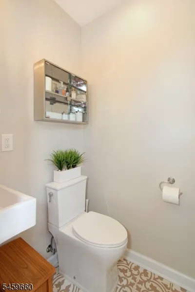 35 Essex Ave Bloomfield, NJ 07003