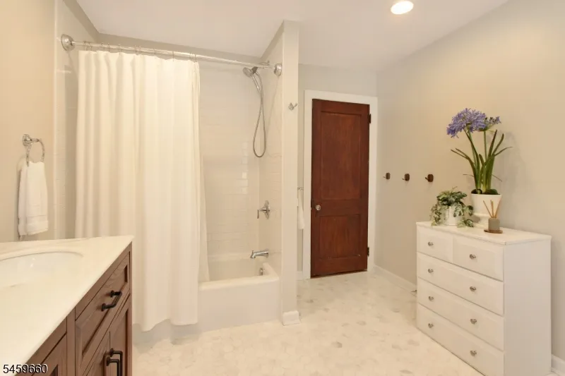 35 Essex Ave Bloomfield, NJ 07003