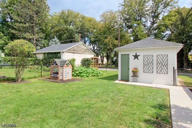 35 Essex Ave Bloomfield, NJ 07003