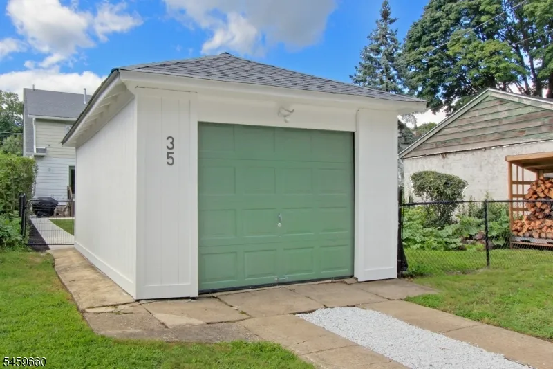 35 Essex Ave Bloomfield, NJ 07003