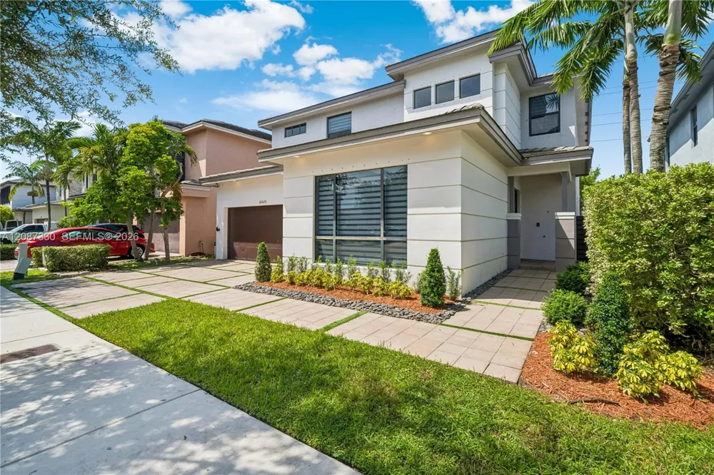 16025 SW 136th Ter Miami, FL 33196