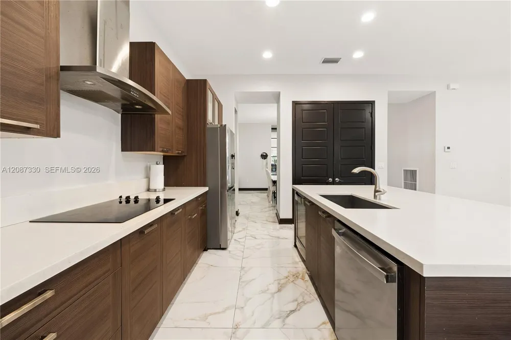 16025 SW 136th Ter Miami, FL 33196