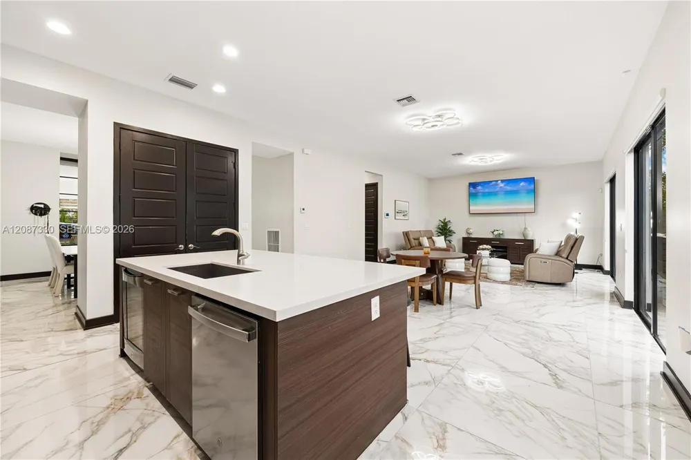 16025 SW 136th Ter Miami, FL 33196